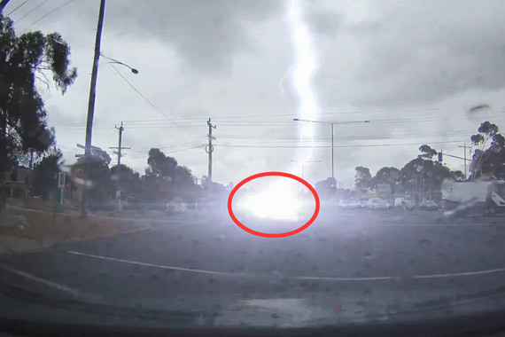 视频：又吹牛了吧？居然在车里也被雷劈