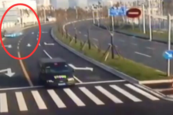 视频：价值400万的法拉利就这样散架了！