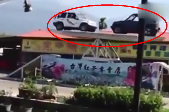 视频：高手在民间！惊险的越野车跷跷板