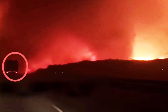 视频：生死线竞赛！森林大火中公路穿越