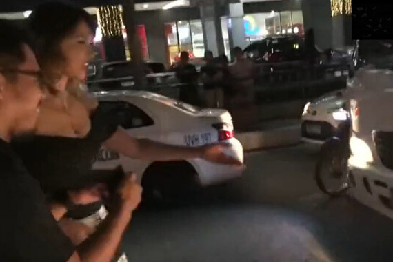 视频：肇事者是小泽玛利亚！司机求合影