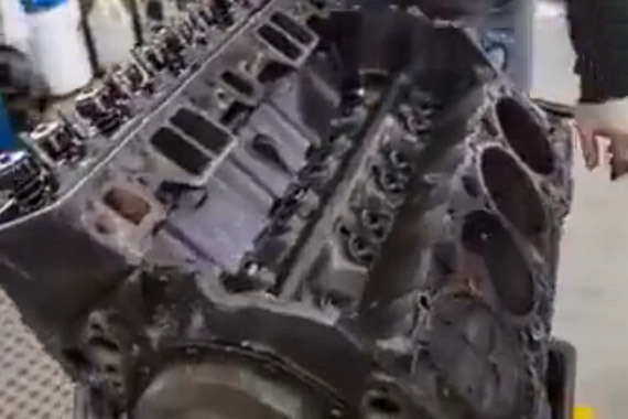 视频：3分钟！看完一台V8发动机的蜕变