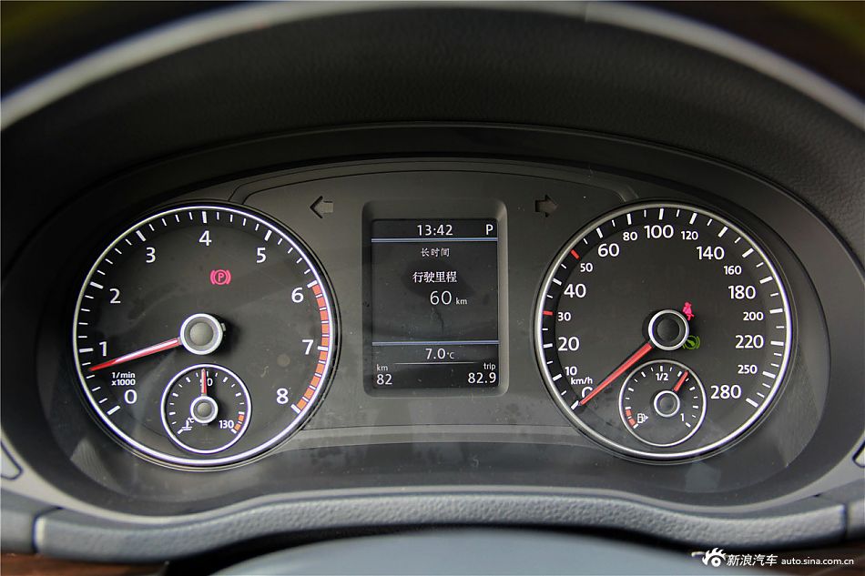 迈腾和帕萨特外观图片对比哪个好_迈腾和帕萨