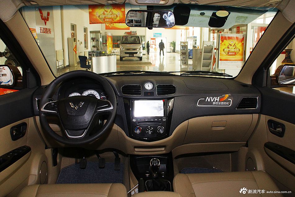 2014款五菱宏光S+1.5L豪华型_五菱宏光内饰图