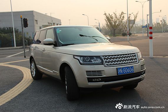 揽胜最高优惠10万 店内少量现车