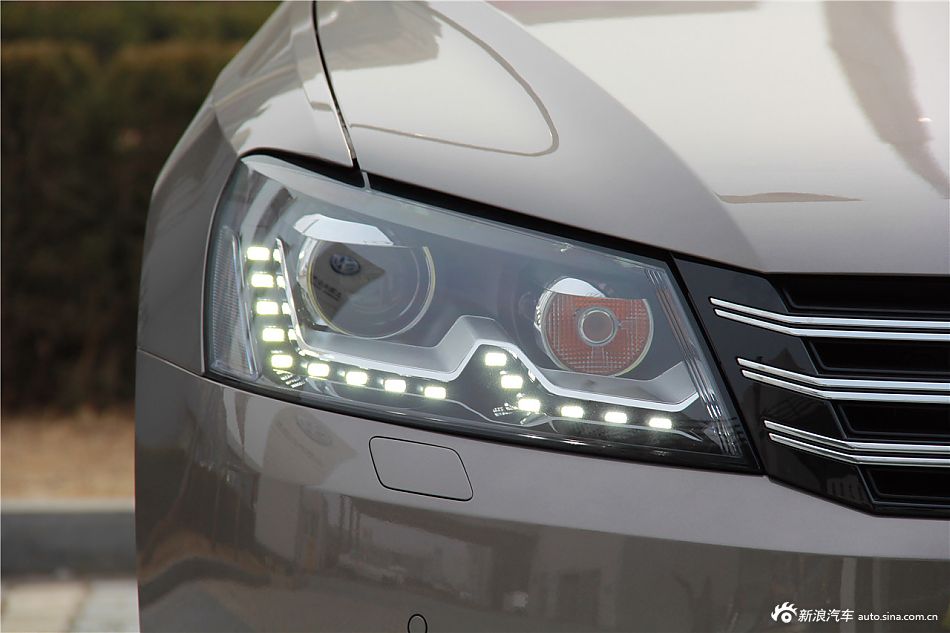 迈腾和帕萨特外观图片对比哪个好_迈腾和帕萨