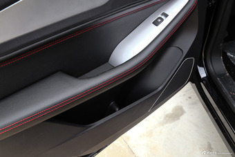 2017款宝骏560 1.5T 手动舒适型7座 