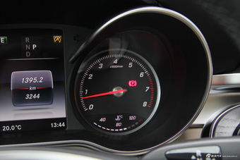 2017款改款奔驰C级C200L 2.0T自动运动版