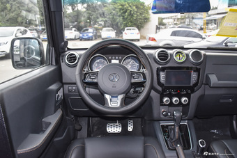 2016款北京BJ40L 2.3T自动四驱尊享版