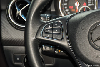 2017款奔驰A级 A200 1.6T自动动感型