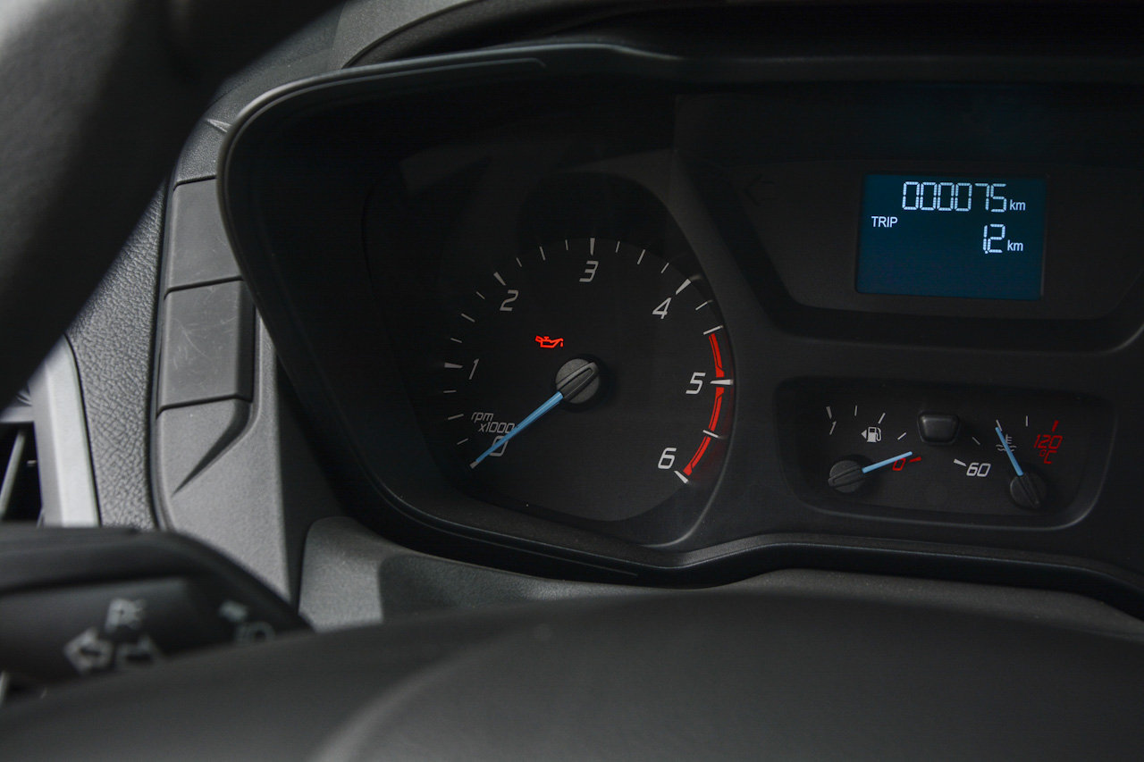 2017款新全顺 2.0T自动汽油多功能商用车短轴低顶