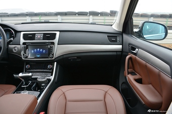 2017款哈弗H8 2.0T自动柴油两驱智享型