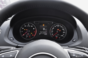 2018款奥迪Q3 30周年年型 30 TFSI风尚型