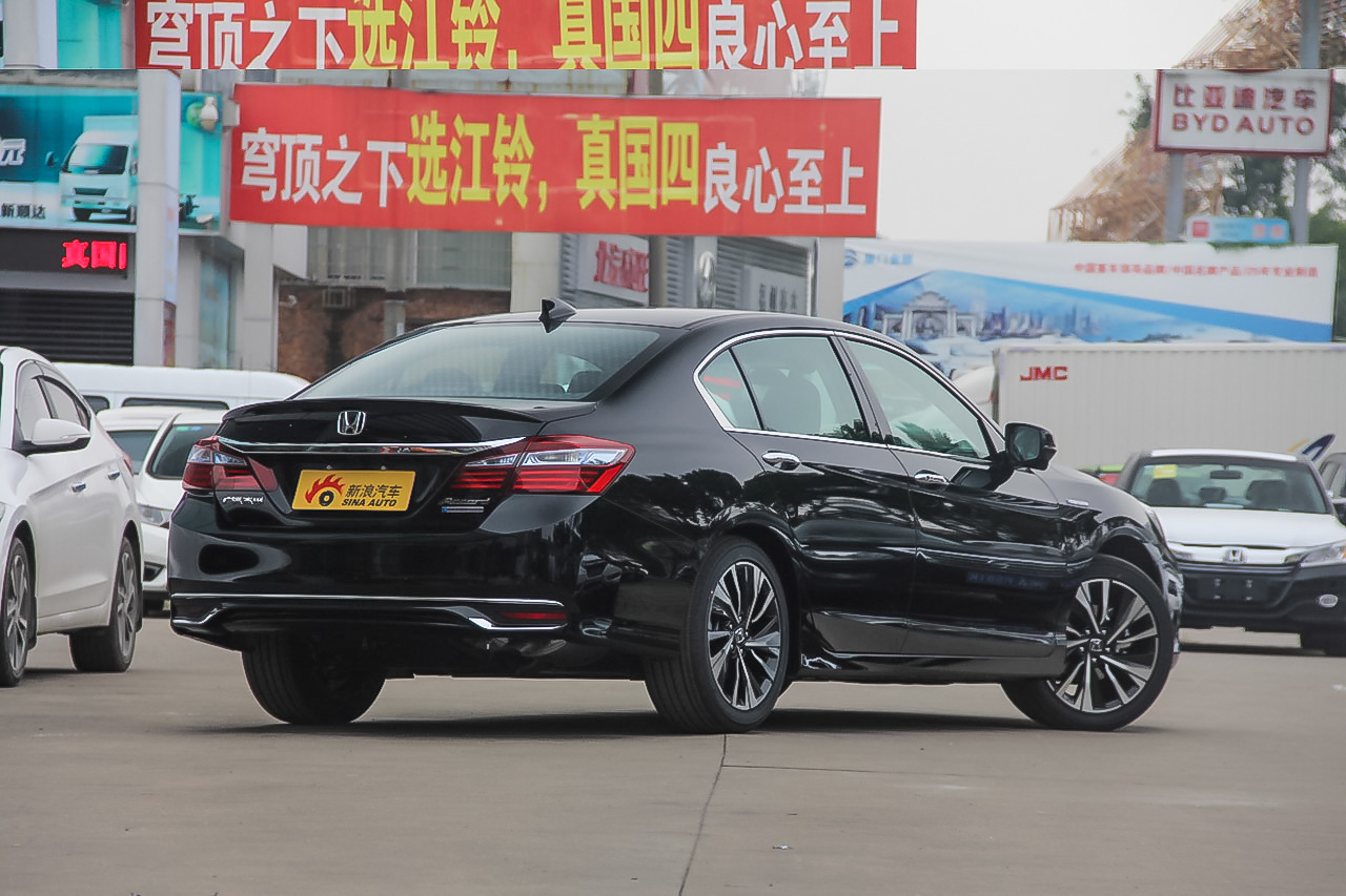 2016款雅阁混动2.0L自动锐领版