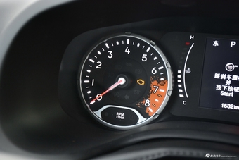 2017款自由侠2.0L自动四驱越能版