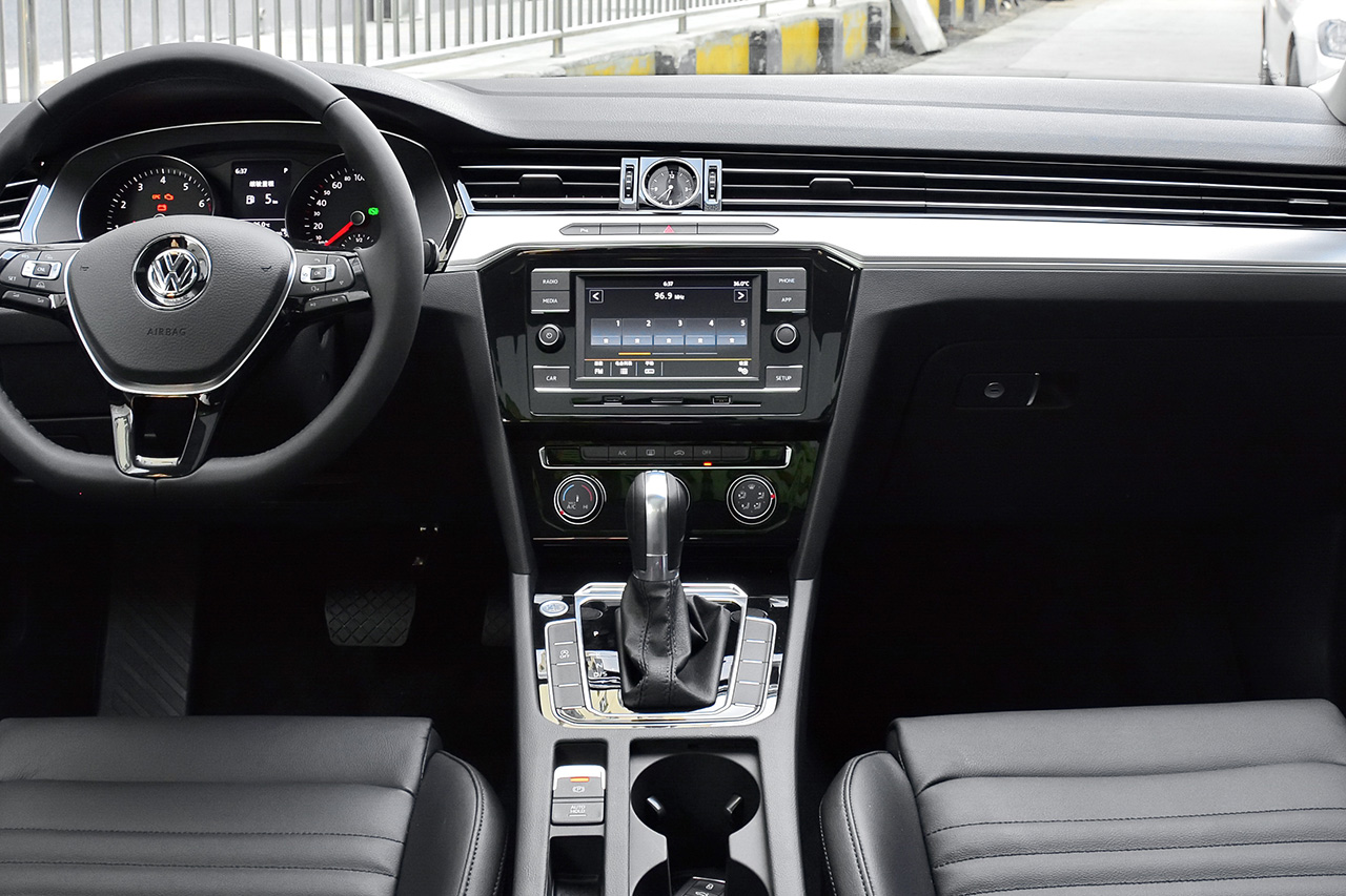 2018款一汽大众迈腾 280TSI DSG 领先型