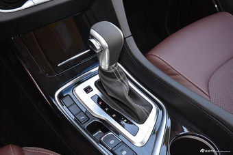 2017款宝骏560 1.5T DCT旗舰型7座