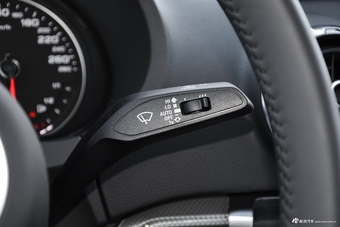 2018款奥迪A3 30周年型2.0T自动Sportback 40 TFSI风尚型