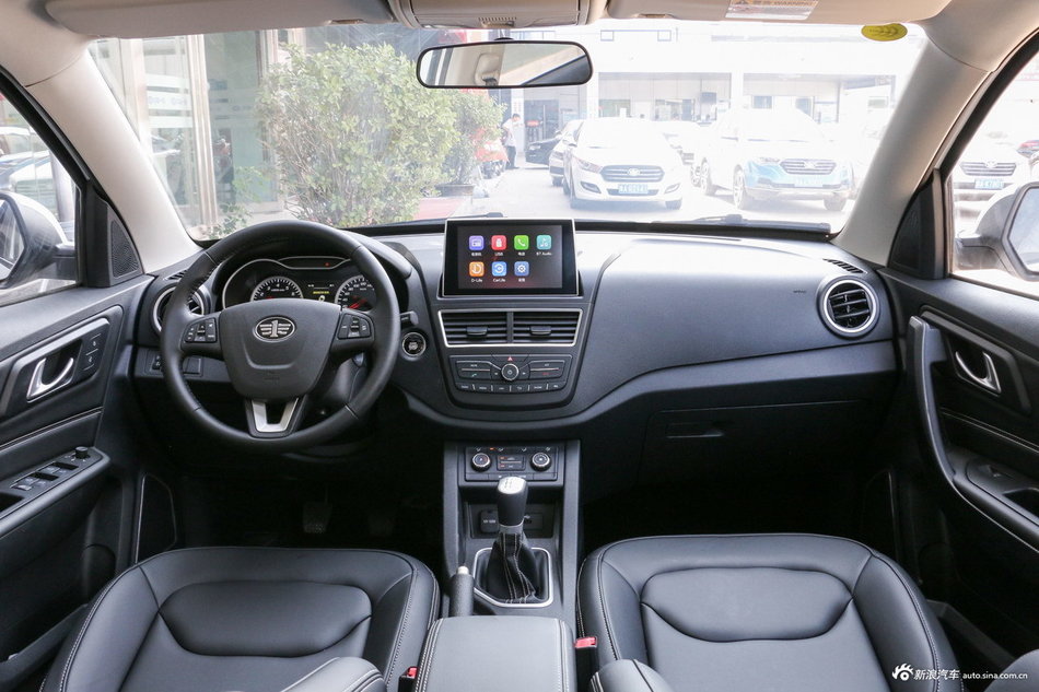 2018款奔腾X40网红版 1.6L手动互联智酷型