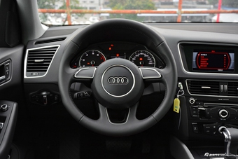 2017款奥迪Q5 Plus 2.0T自动40TFSI进取型