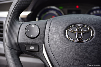 2016款雷凌双擎1.8L自动精英天窗版