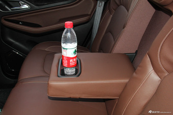 2017款宝骏560 1.5T DCT尊享型