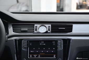 2017款上汽大众帕萨特330TSI DSG尊荣型