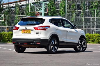 2017款逍客2.0L自动旗舰版 