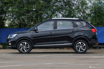 2017款宝骏560律动版1.5T手动尊享型