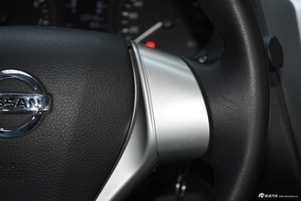 2017款纳瓦拉2.5L手动两驱旗舰版QR25