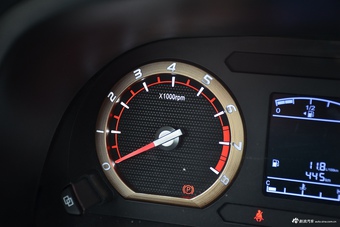 2017款东风风行菱智M5 1.6L手动豪华型