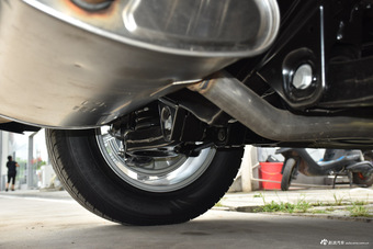 2015款众泰T600 1.5T手动尊贵型 典雅金