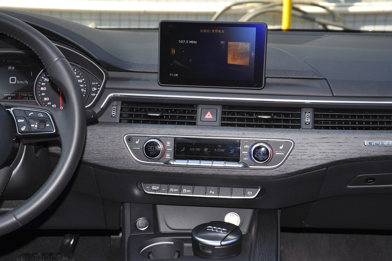 2017款奥迪A4L 2.0T自动45TFSI quattro风尚型