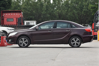 2017款海马M6 1.5T自动豪华型