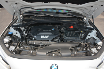 2018款宝马1系120i自动设计套装型