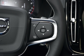 2019款沃尔沃XC40 2.0T四驱运动日暮水晶白T5