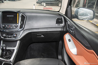 2015款 宝骏560 1.8L手动精英型