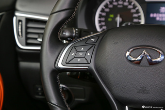 2017款英菲尼迪QX30 2.0T自动四驱运动版