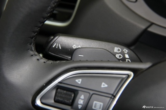 2017款奥迪Q3 2.0T自动35 TFSI风尚型