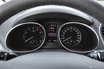 2017款全新胜达2.4L手动两驱智能型5座