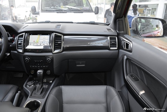 2017款撼路者2.0T自动四驱旗舰版汽油7座