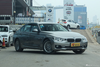 2017款宝马3系2.0T自动豪华设计套装320Li