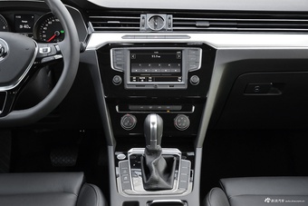 2017款迈腾1.8T自动330TSI DSG领先型