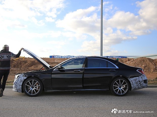 多媒体更易操作 新款AMG S 63内饰谍照