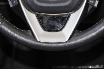 2015款比亚迪秦1.5T自动双冠旗舰版