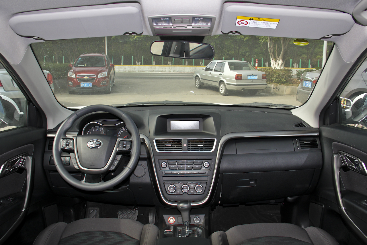 2017款奔腾X80 2.0L自动技术型