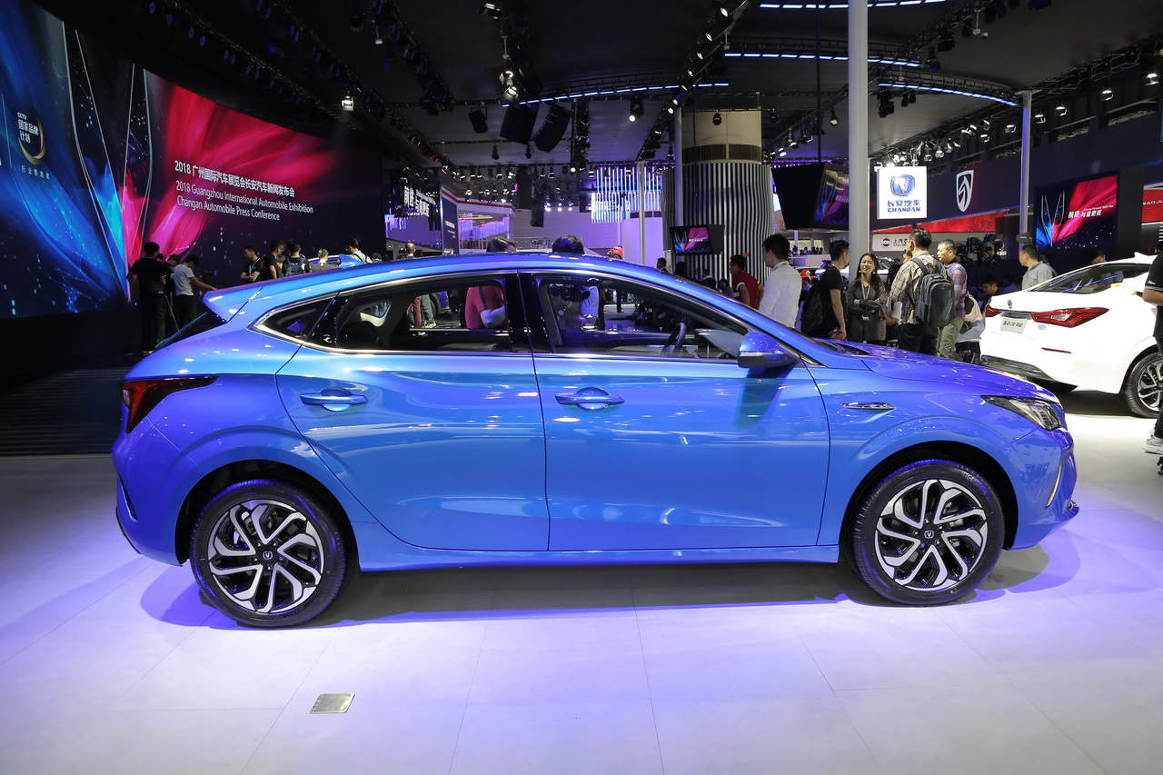 实拍全新长安逸动ET 拥有400km超远续航