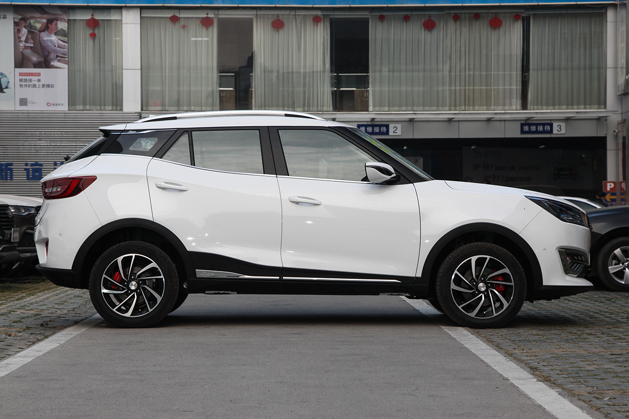 2017款众泰T300 1.5T自动尊贵型 