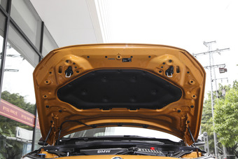 2018款宝马1系118i自动设计套装型