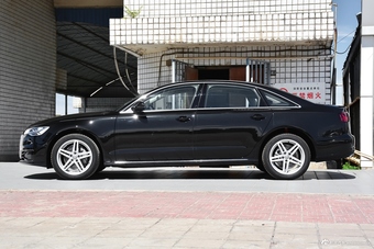 2018款奥迪A6L 2.0T自动30周年年型 35 TFSI 时尚型